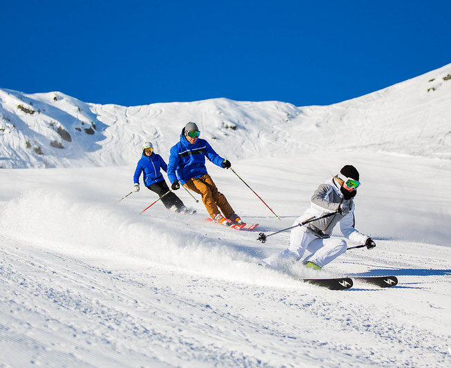 Skieurs meribel