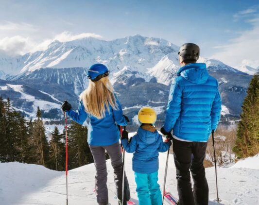 Famille-au-ski-location-vacances