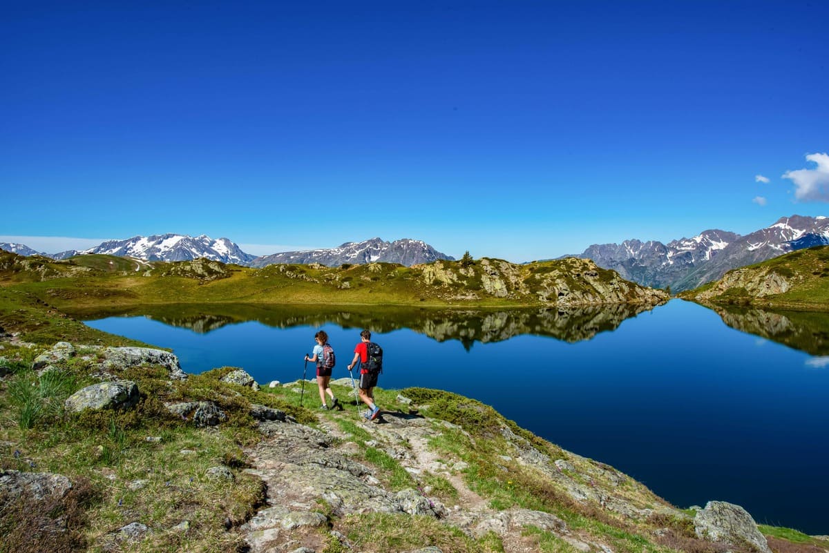 Un couple de randonneurs à l'Alpe d'Huez