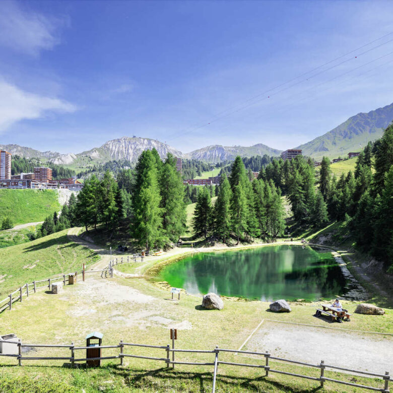 Le lac vert à la Plagne
