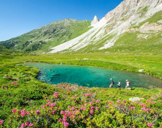 Une famille au lac des fées à Méribel