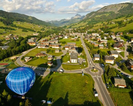 Une montgolfière à Praz sur Arly